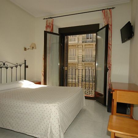 Hostal Ivor Madrid Ngoại thất bức ảnh